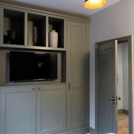 The Verdant Apartment